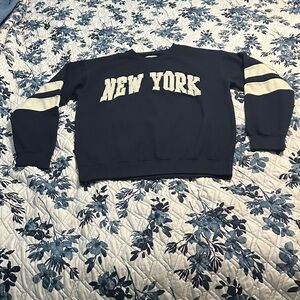 New York Popular Men’s Sz M Crew Neck Blue Sweater with Big New York Detail.